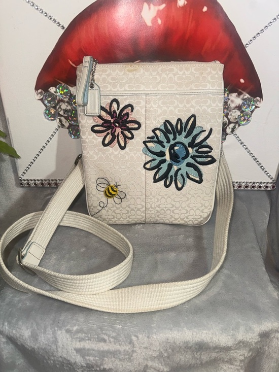 Coach Handbags - Coach Rare Cream Floral & Bee Signature Crossbody Bag